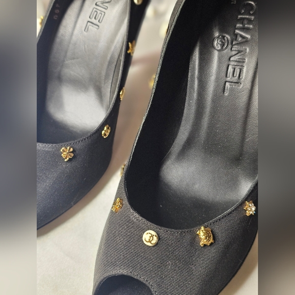 RARE Chanel Lucky Charms Heels! 38.5 - Picture 10 of 16